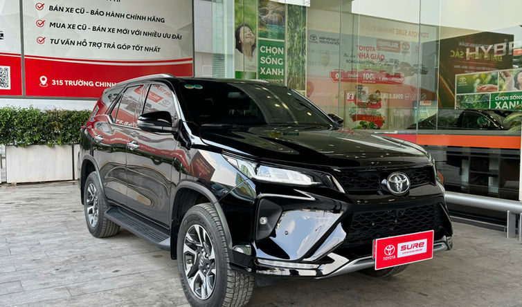 FORTUNER LEGENDER 2025 MÀU ĐEN