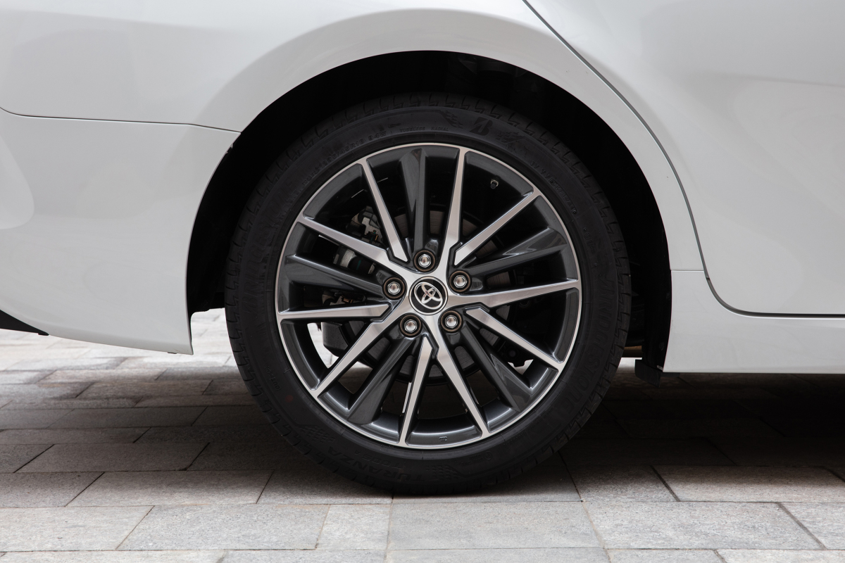 Lazang xe Camry Hybrid 2022