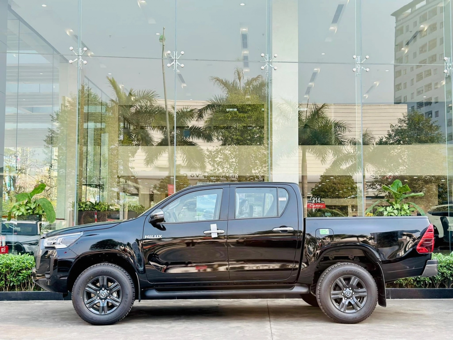 Thiết kế mặt b&ecirc;n h&ocirc;ng xe