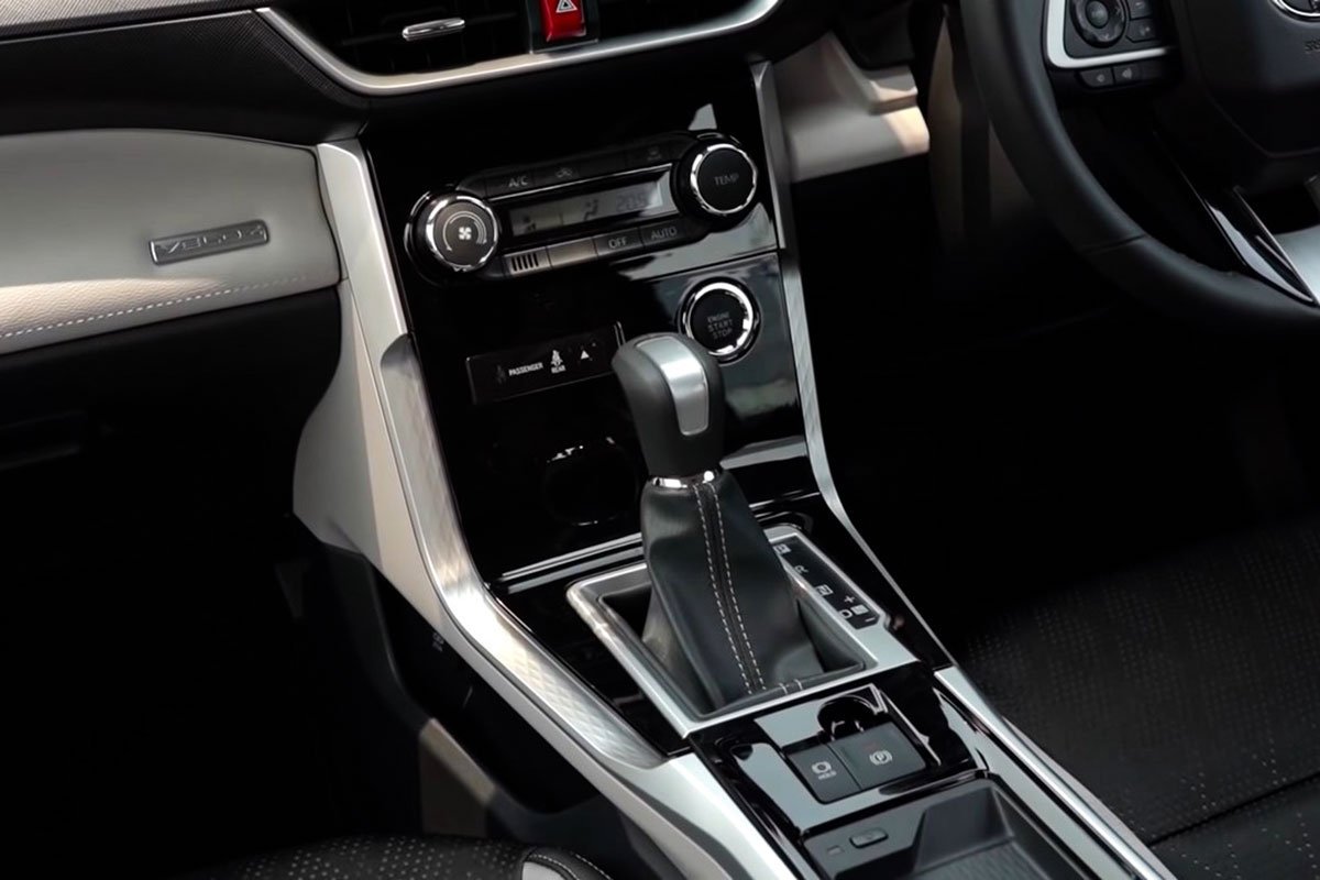 Cần số Toyota Veloz bọc da