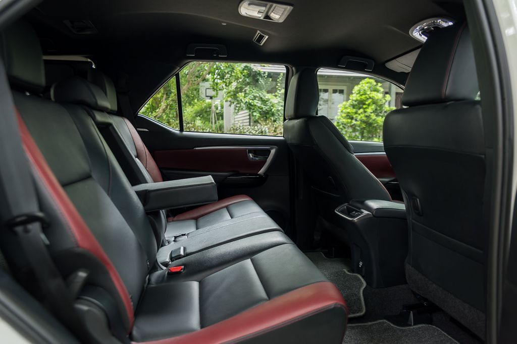 Hệ thống ghế ngồi trước