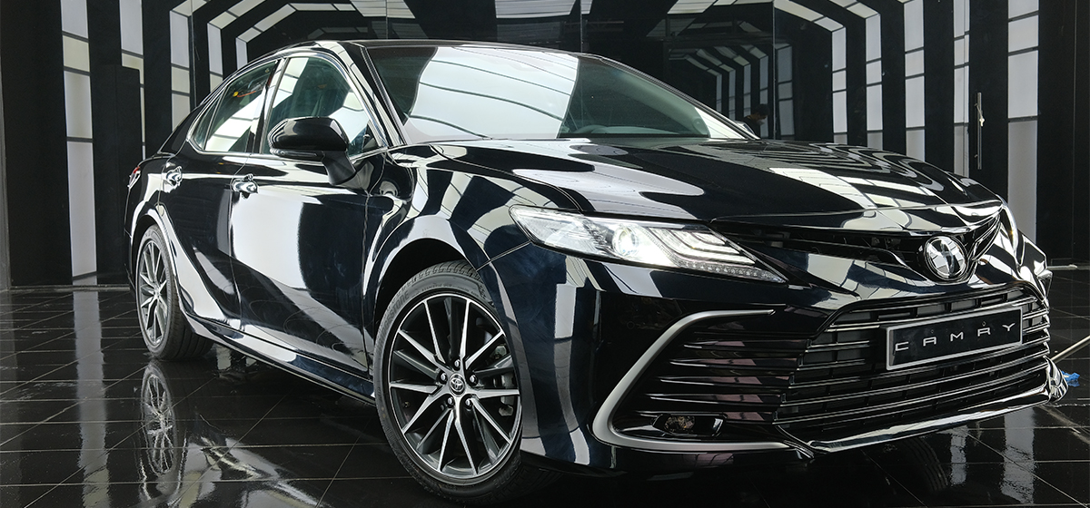 Toyota Camry 2023 ưu đãi chào xuân giá hấp dẫn