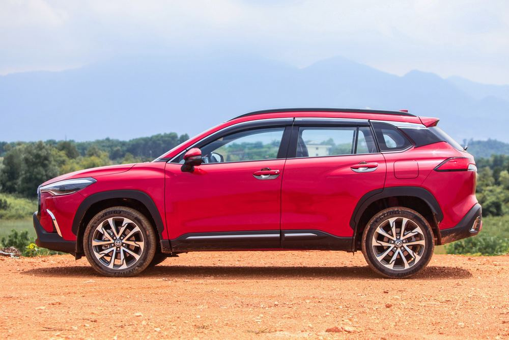 Thiết kế mặt bên hông xe Toyota Corolla Cross 2022