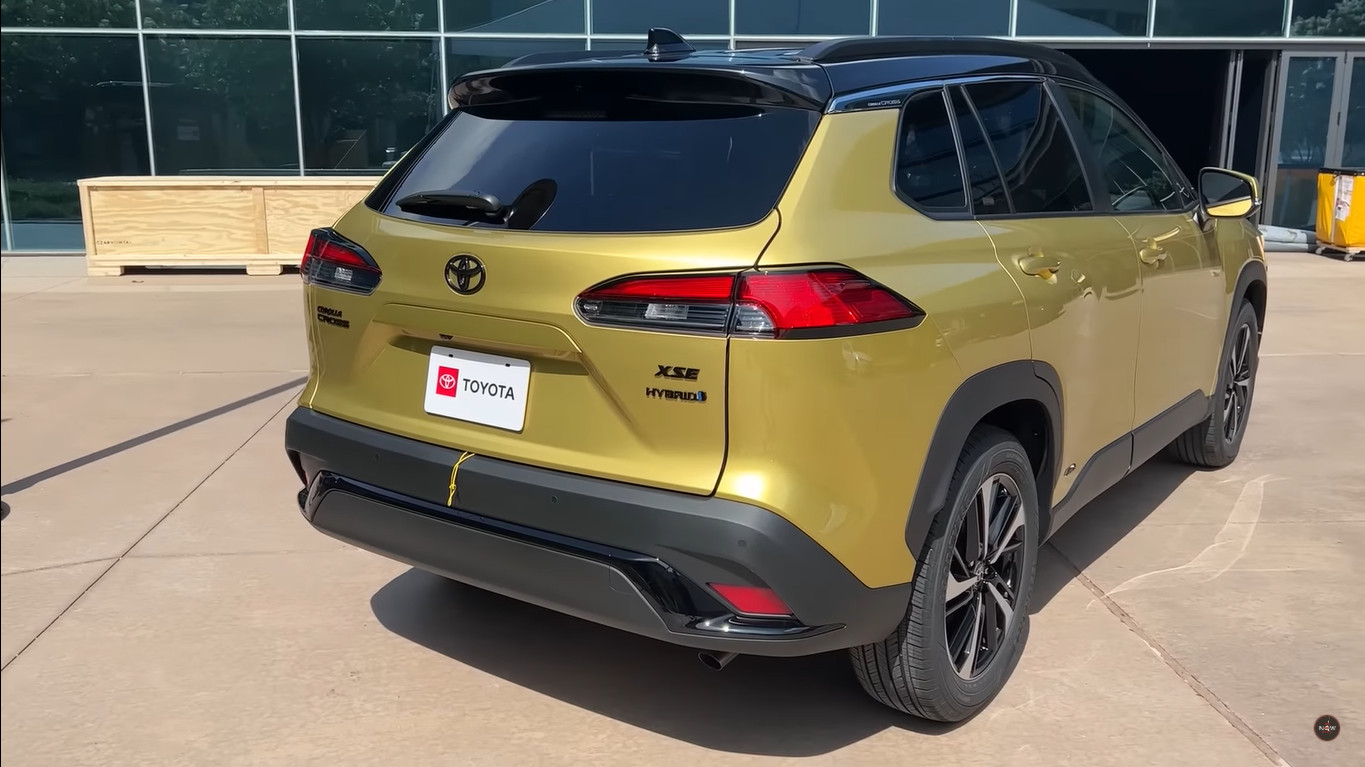 Thiết kế đuôi xe Toyota Cross 2023