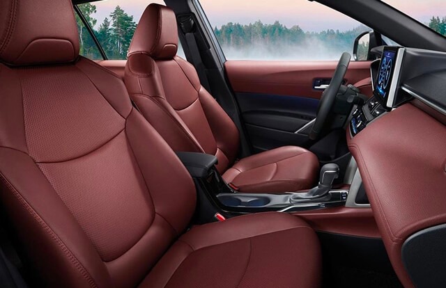 Khoang ghế lái xe Toyota Corolla Cross 2022