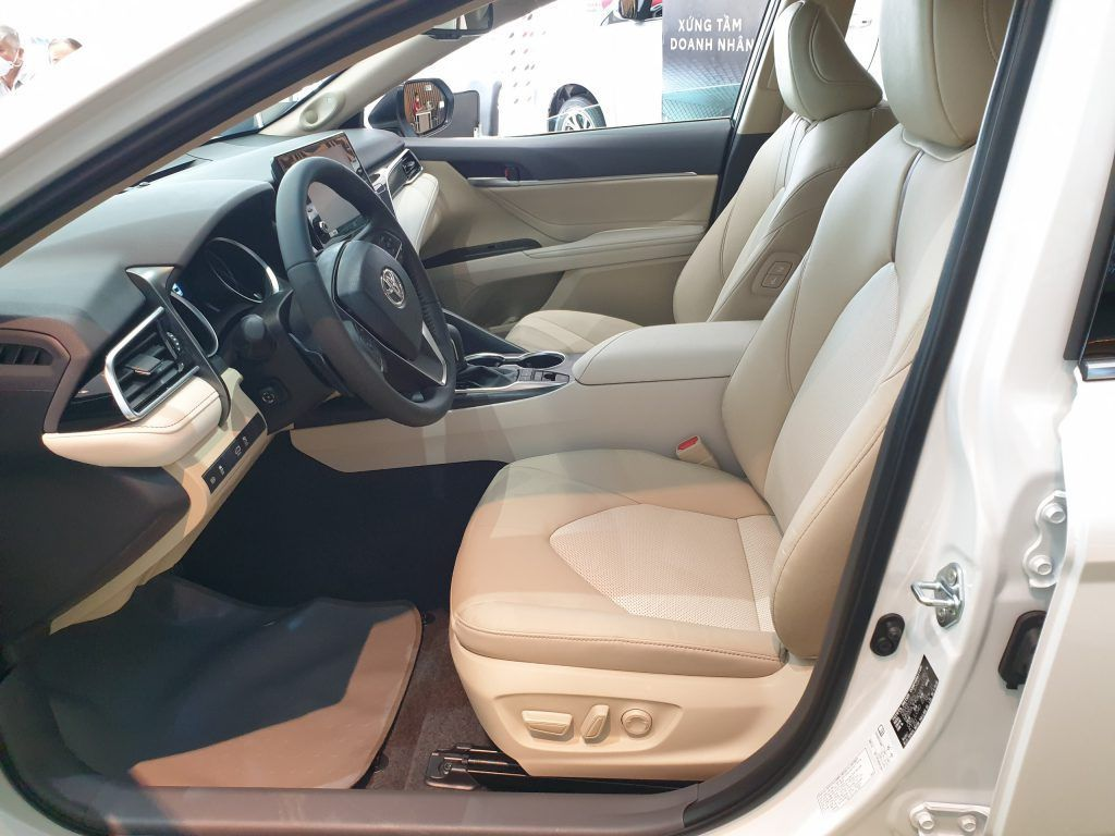 Hệ thống ghế ngồi bọc da sang trọng