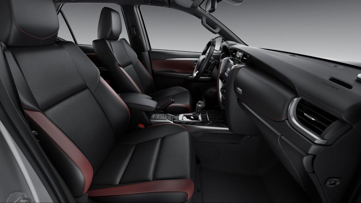 Khoang nội thất xe Fortuner 2023