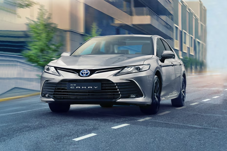 Toyota Camry 2023 - Mẫu xe sedan hạng trrung với công nghệ khác biệt