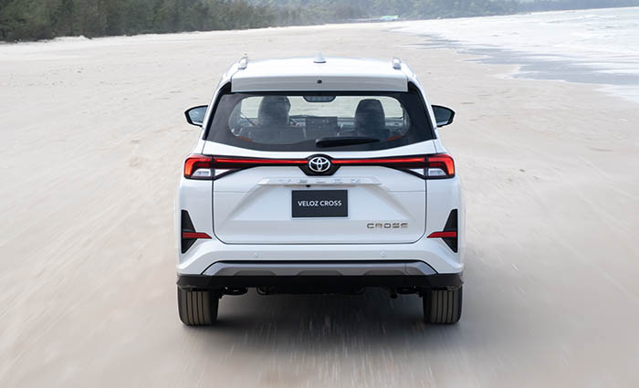Thiết kế đuôi xe TOyota Veloz TOp 2022