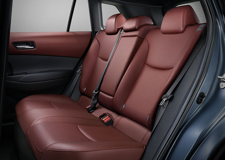 Khoảng trống để chân hàng ghế sau