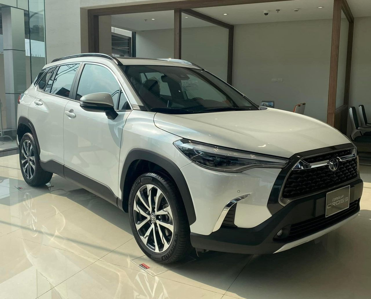 Toyota Cross 2023 màu trắng