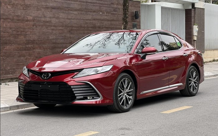 Phiên bản xe Camry màu đỏ