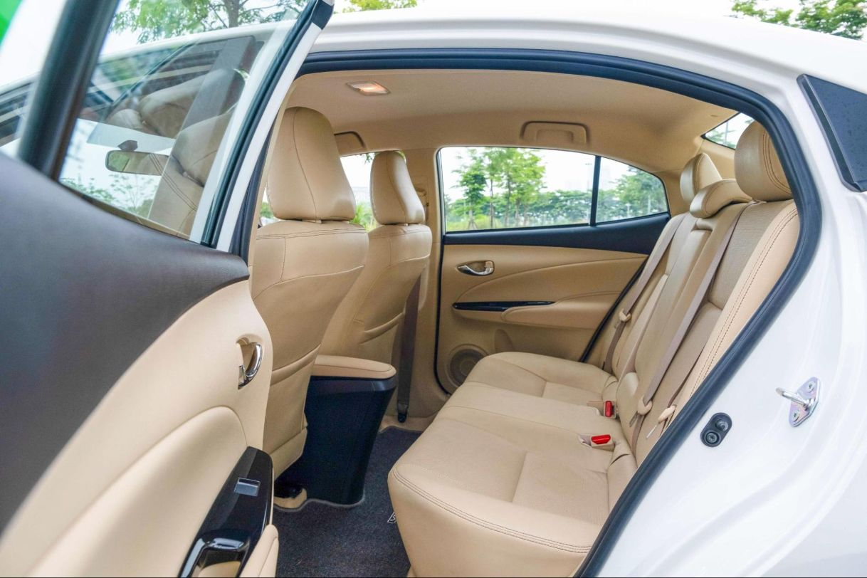 Ghế ngồi v&agrave; khoang h&agrave;nh kh&aacute;ch