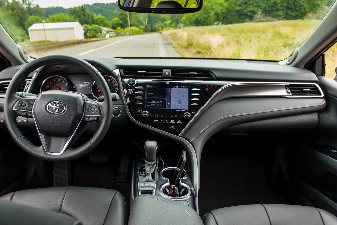 Nội thất Camry 2.0G và Camry 2.0Q