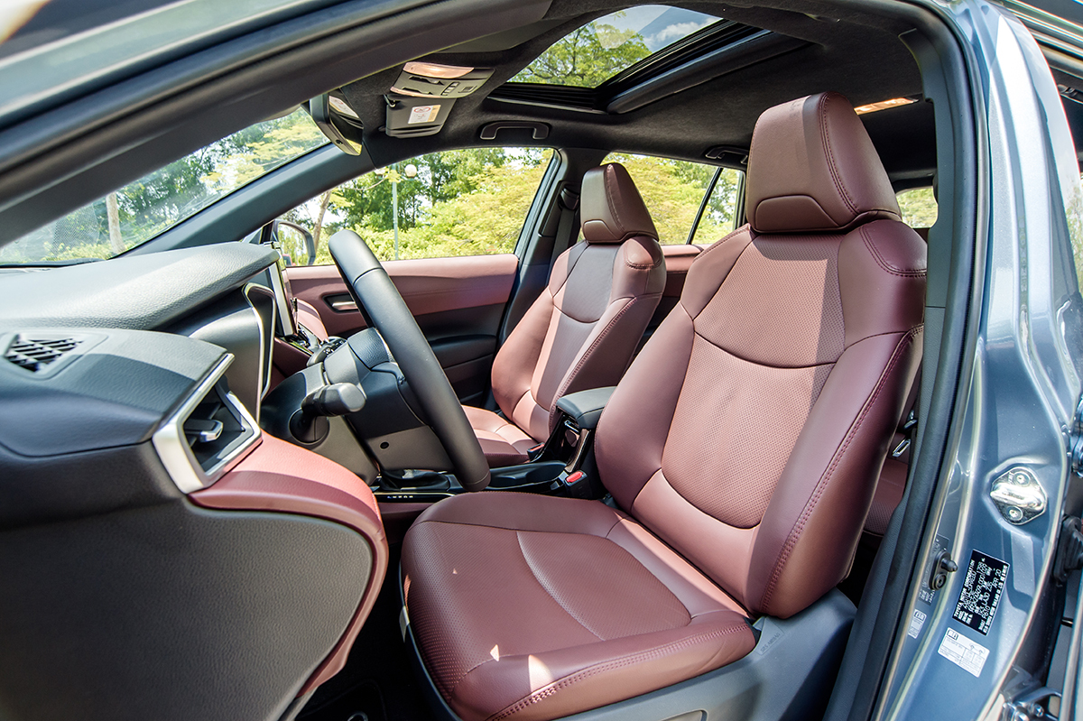 H&agrave;ng ghế ngồi bọc da xe Toyota Cross 2022