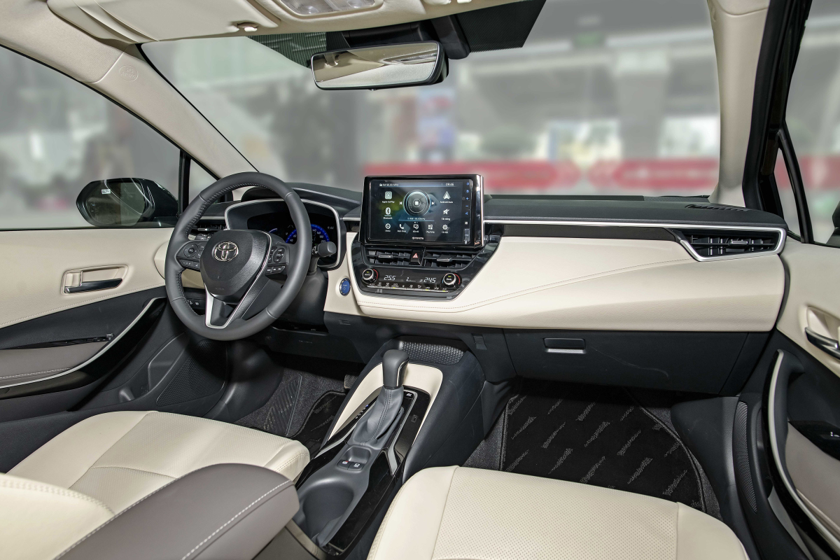 Khoang nội thất xe Toyota Corolla Altis Hybrid 2022