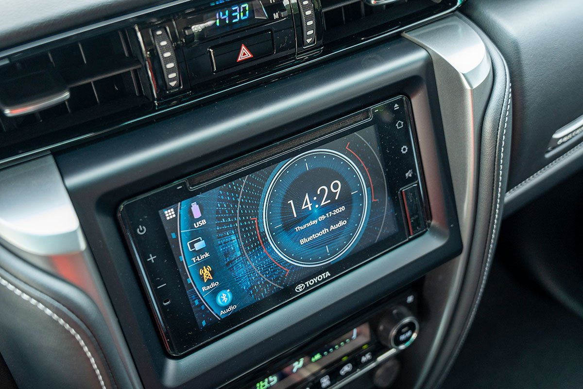 M&agrave;n h&igrave;nh giải tr&iacute; trung t&acirc;m