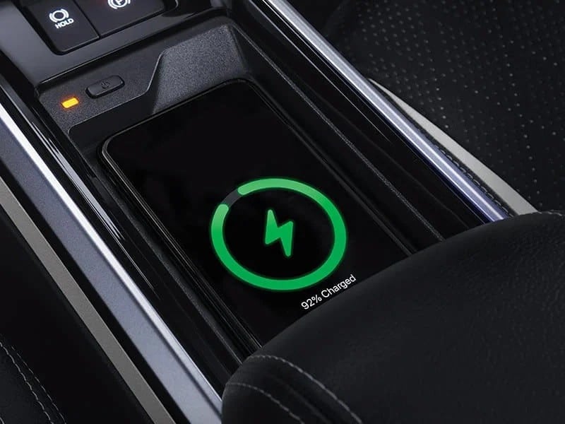 Sạc điện thoại trên Veloz