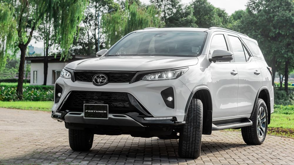 Nên mua xe Fortuner máy dầu hay máy xăng?