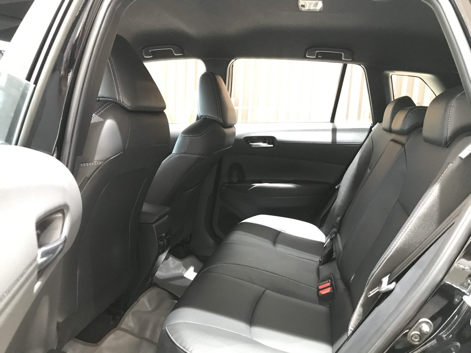 Thiết kế h&agrave;ng ghế sau xe Toyota Cross 2022