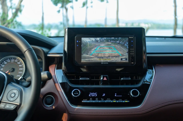 Màn hình giải trí xe Toyota Cross bản G