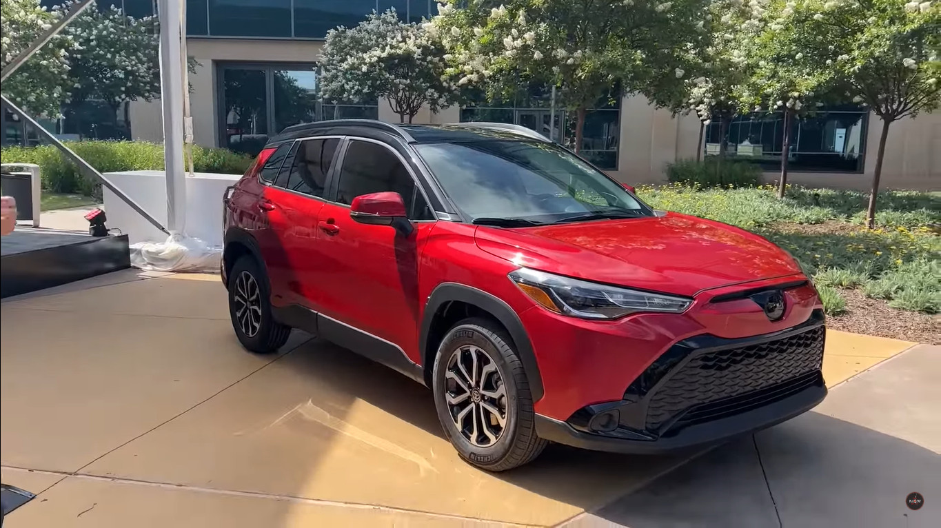 Toyota Corolla Cross 2023 ra mắt tại thị trường Mỹ