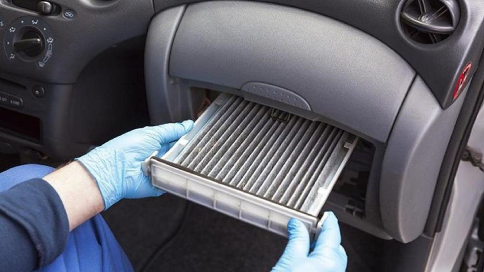 Kiểm tra v&agrave; thay lọc điều ho&agrave;