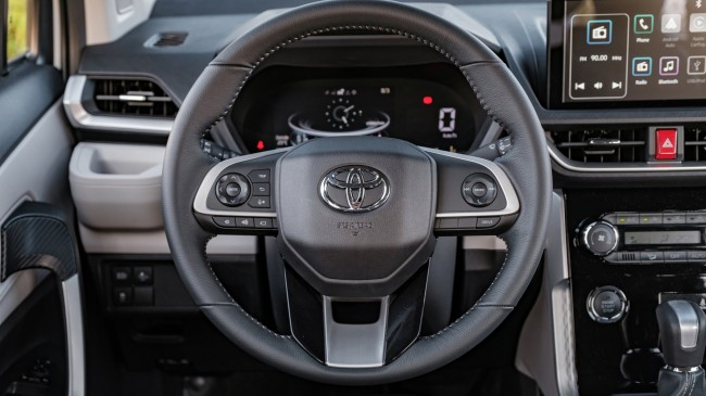 Vô lăng tay lái bọc da sang trọng xịn sò