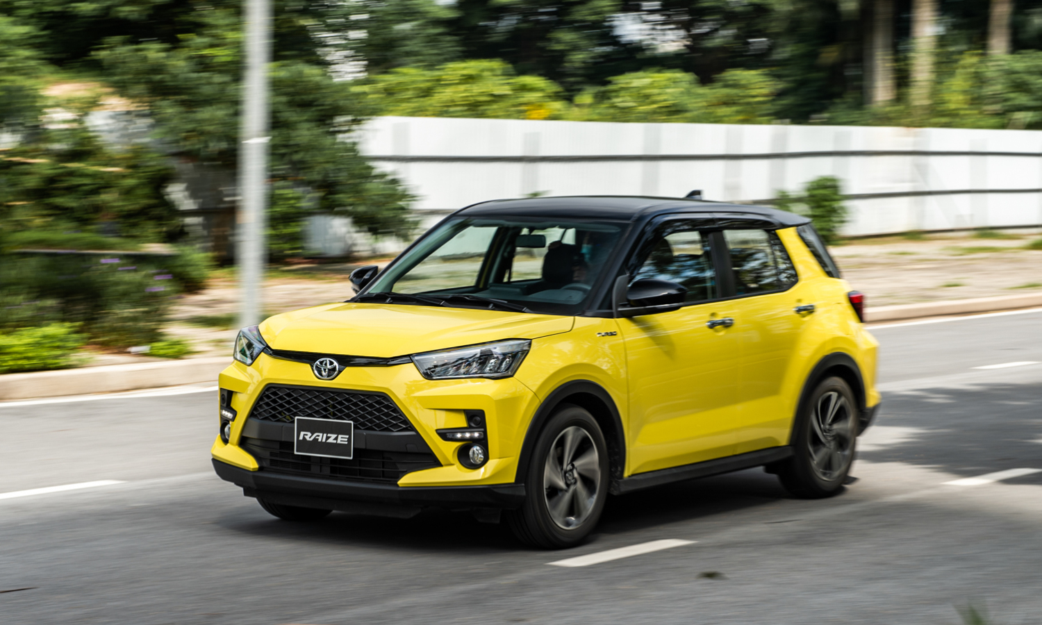 gi&aacute; xe toyota raize 2022 lăn b&aacute;nh