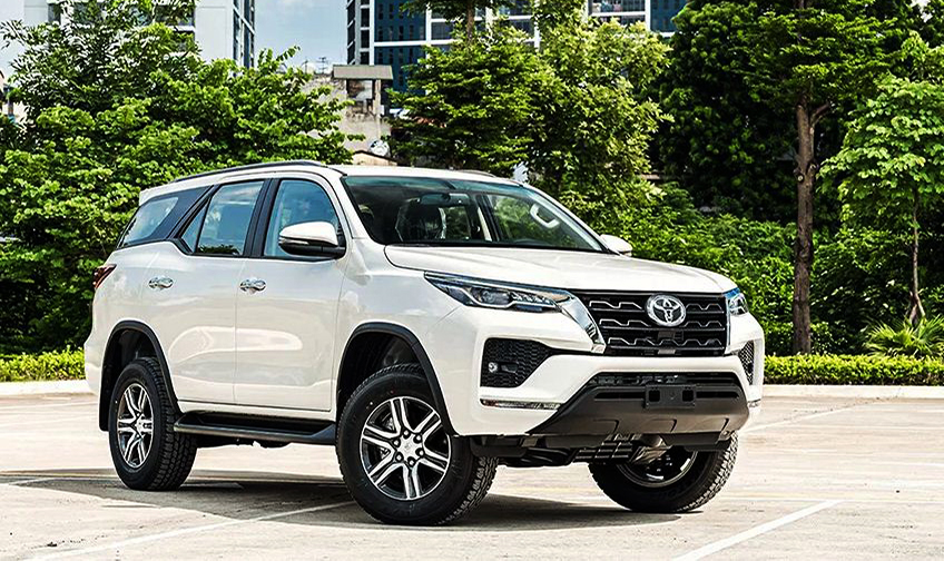 Xe Toyota Fortuner 2.4AT 4x2 m&aacute;y dầu