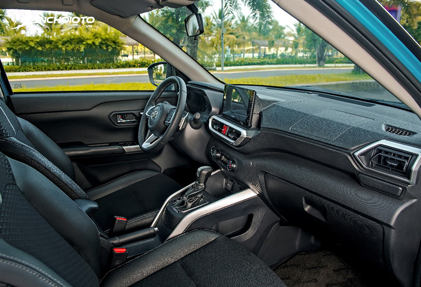 V&ocirc; lăng, ghế ngồi v&agrave; cần số cabin khoang l&aacute;i