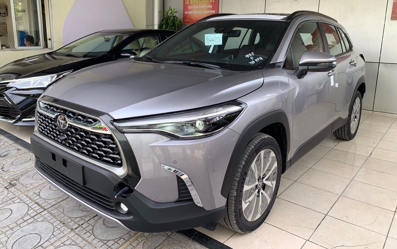 Toyota Cross 2023 màu bạc