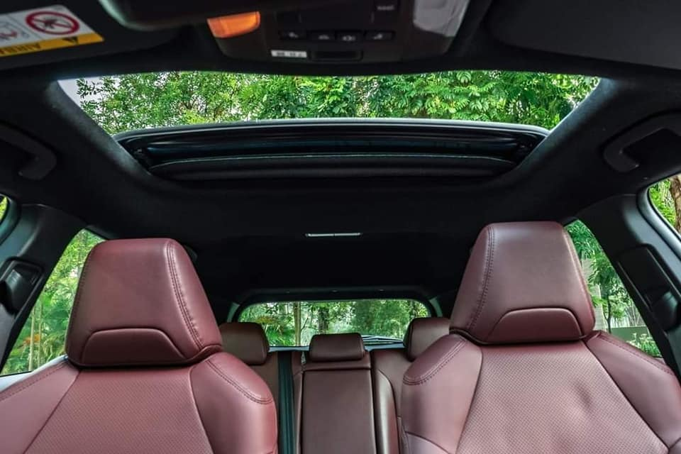 Cửa sổ trời to&agrave;n cảnh