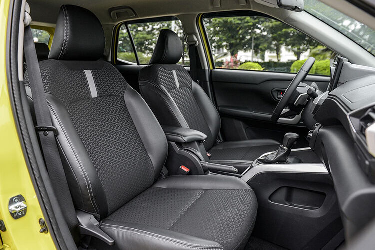 Ghế ngồi bọc da pha nỉ hiện đại