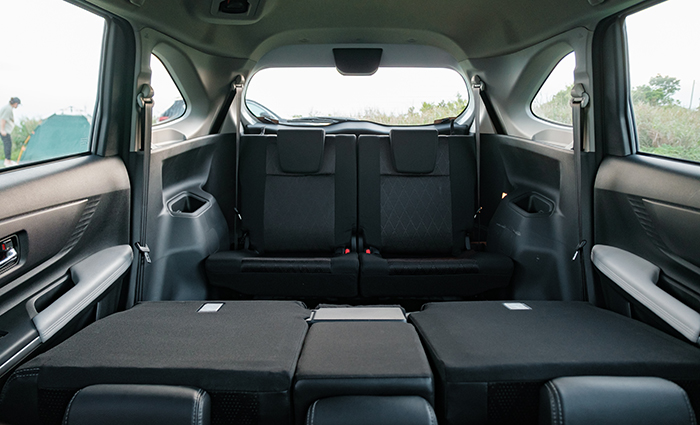 Hàng ghế phía sau xe Veloz Cross