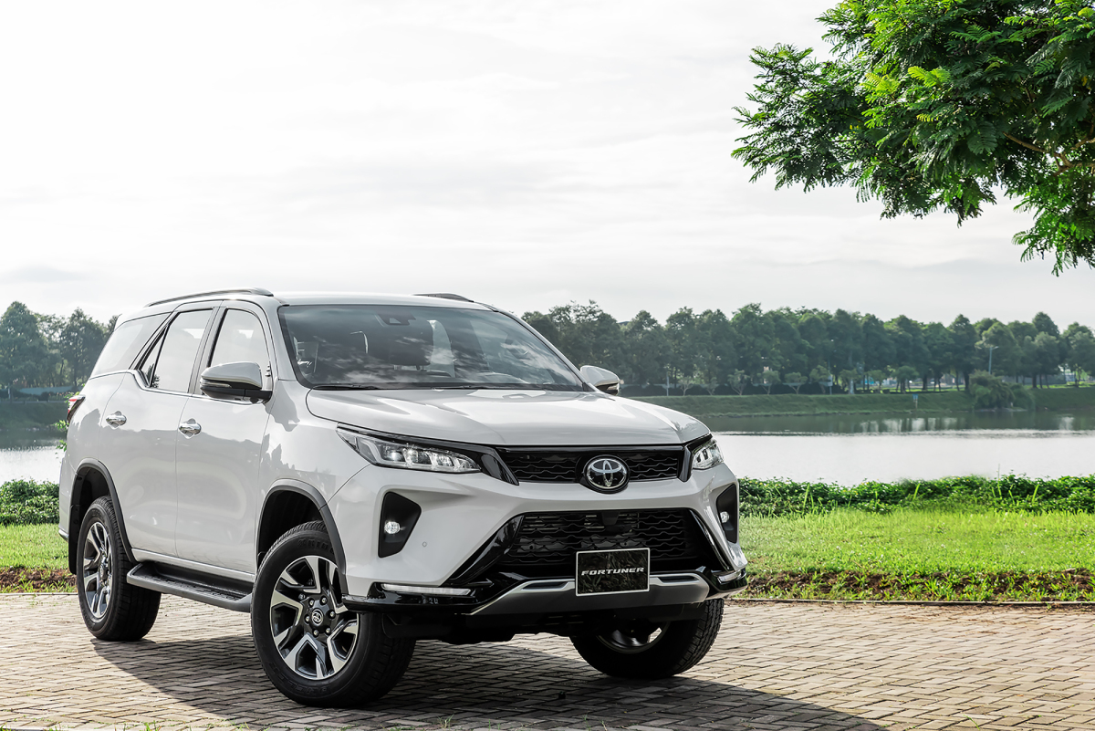 Fortuner 2.4AT 4x2 m&aacute;y dầu