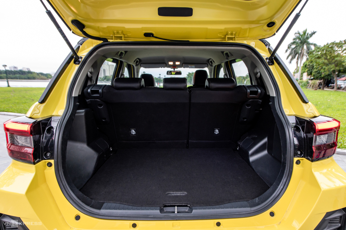 Cốp xe Toyota Raize rộng r&atilde;i