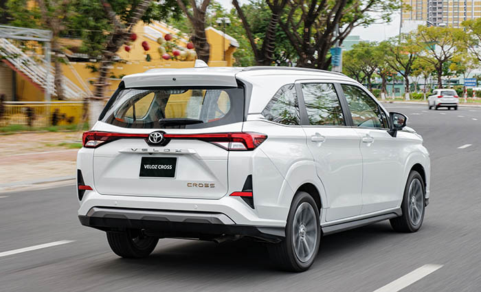 Thiết kế đuôi xe và cụm đèn hậu