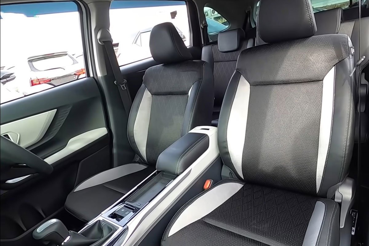 Ghế ngồi bọc da sang trọng