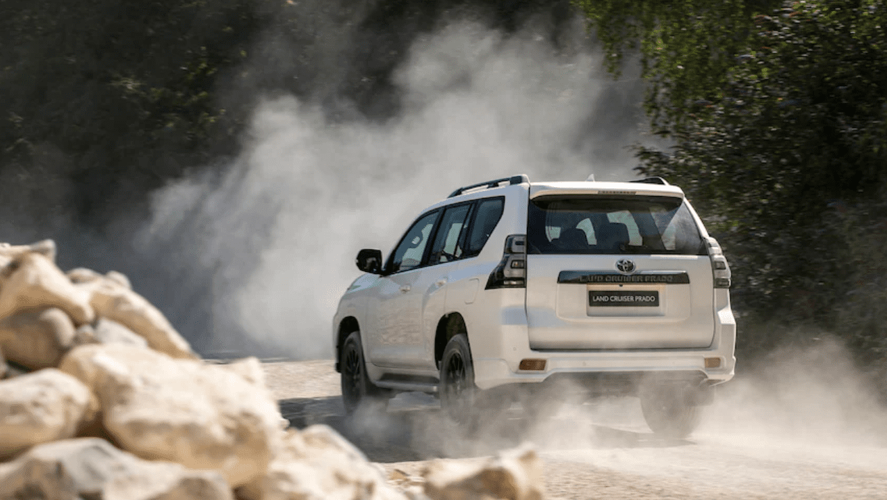 Đu&ocirc;i xe Toyota Land Cruiser Prado 2023 thiết kế vu&ocirc;ng vức