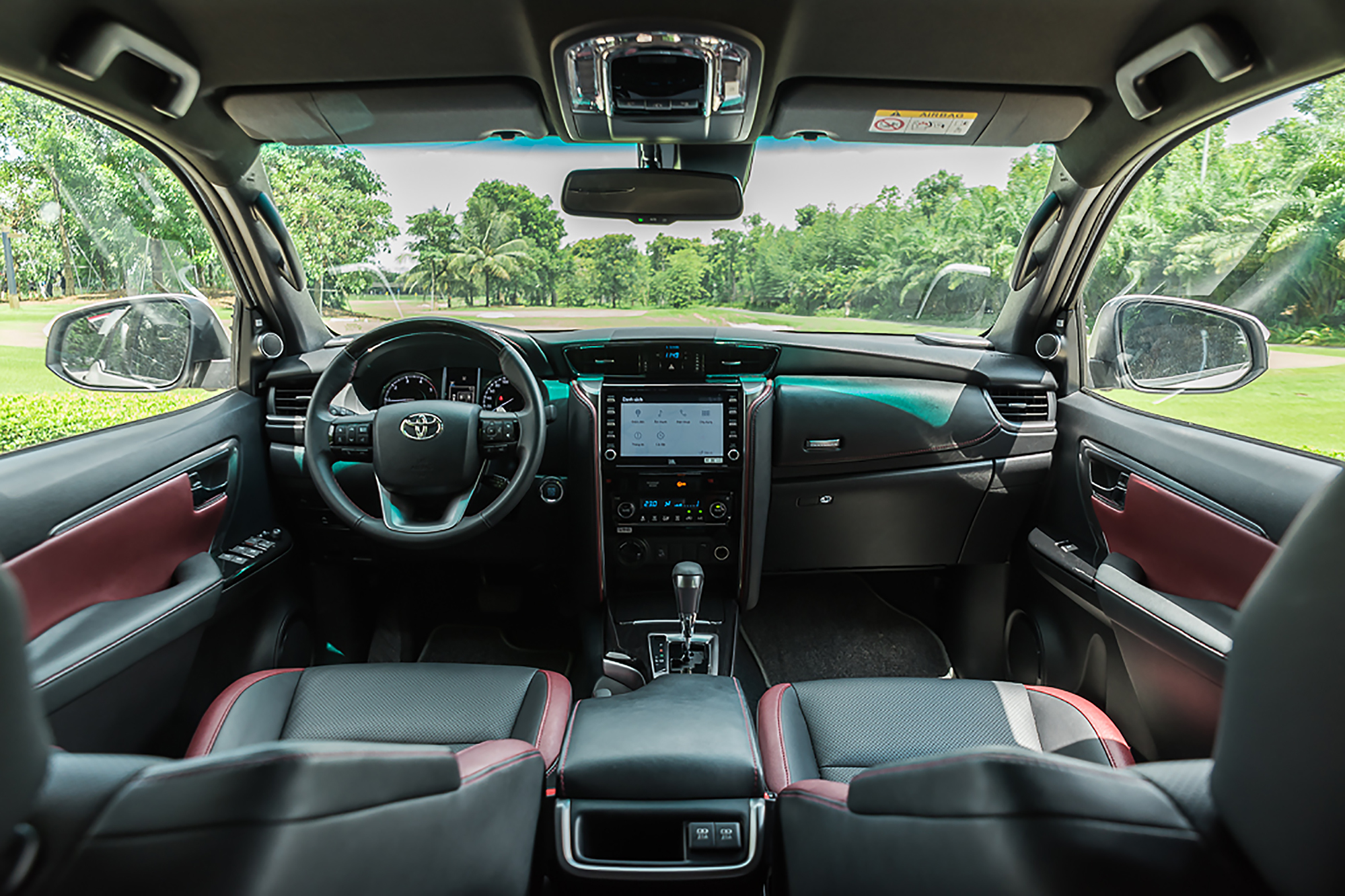 Nội thất Toyota Fortuner 2022 m&aacute;y dầu v&agrave; m&aacute;y xăng