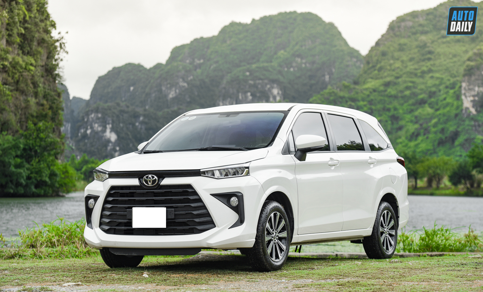 Cận cảnh xe Toyota 7 chỗ Avanza Premio 2022