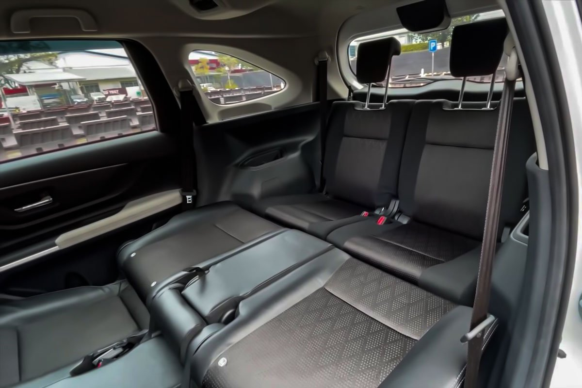 H&agrave;ng ghế sau gập chế độ Sofa