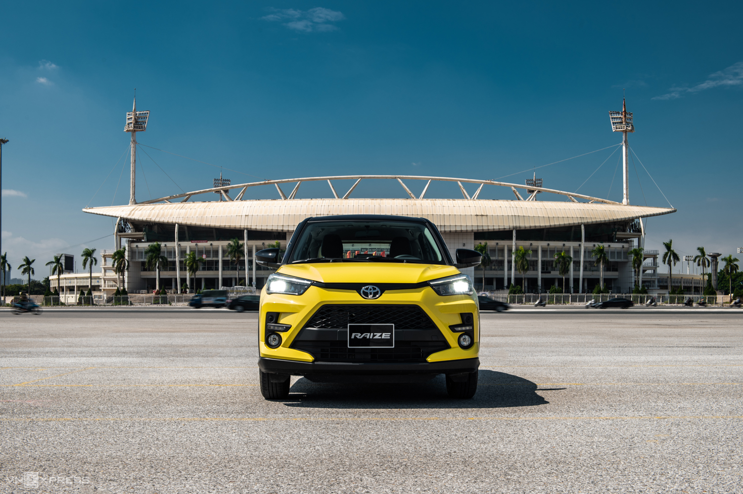 Thiết kế đầu xe với lưới tản nhiệt h&igrave;nh thang mở rộng