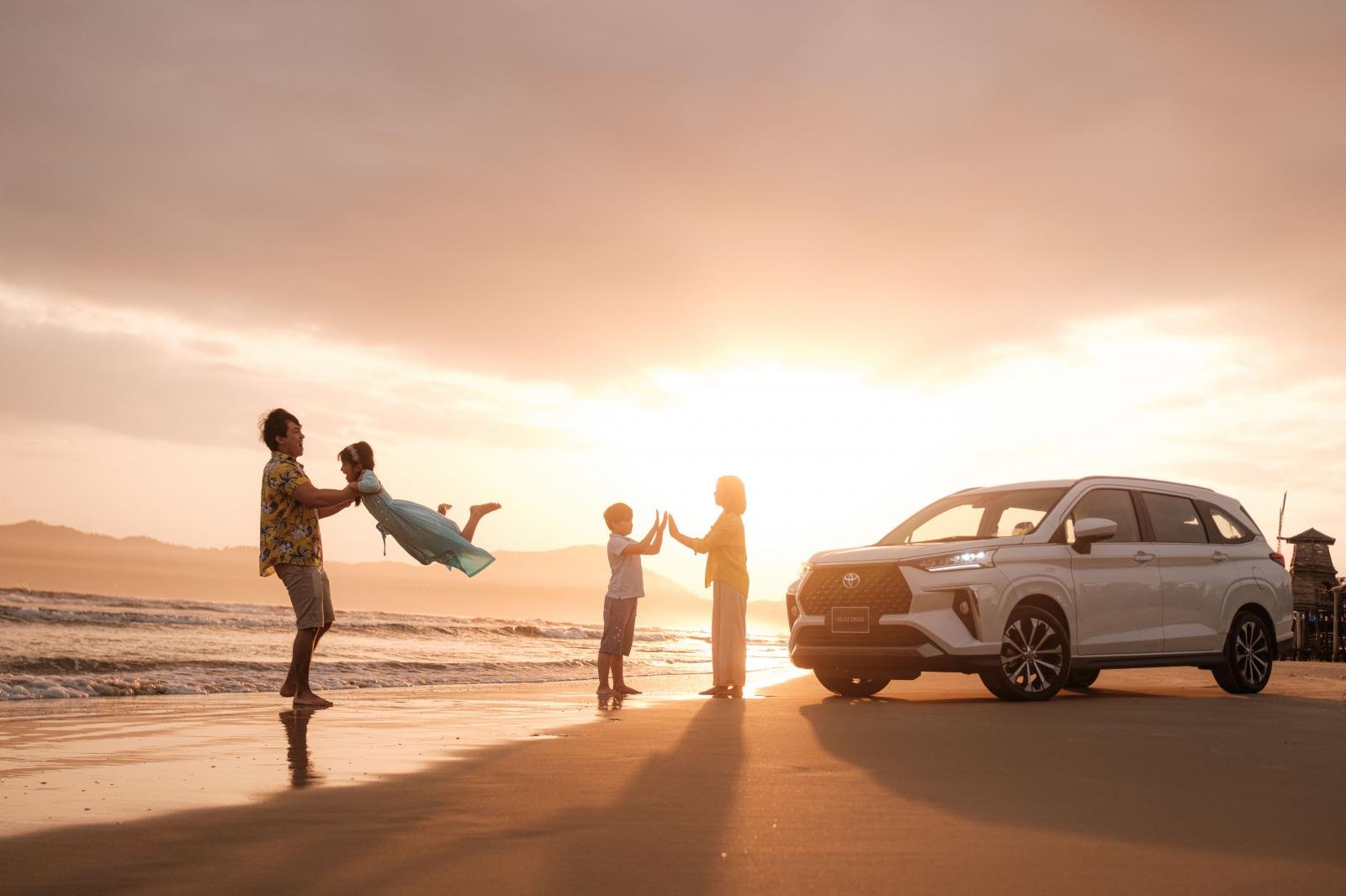 Gi&aacute; lăn b&aacute;nh Toyota Veloz Cross 2022-2023