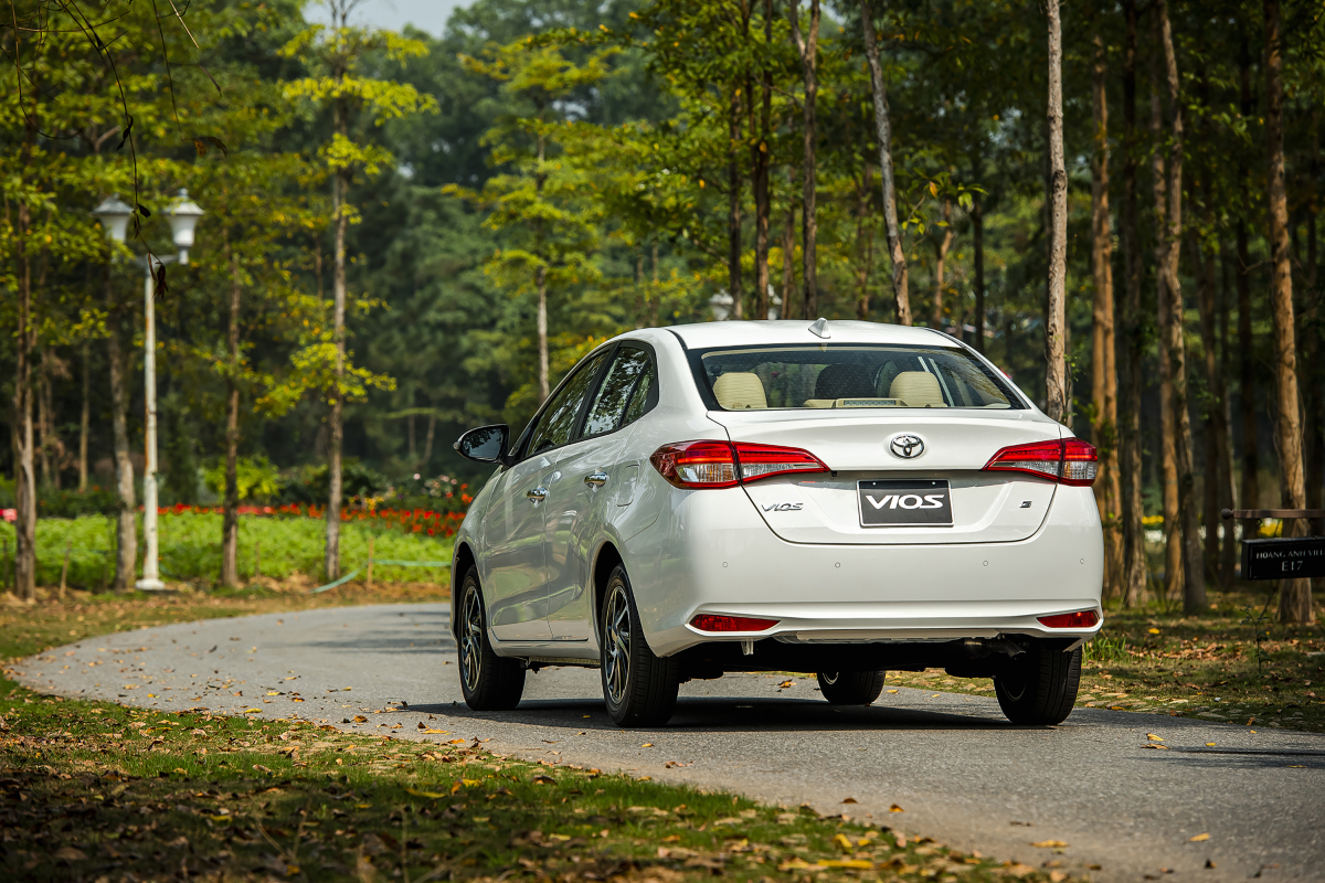 Thiết kế đu&ocirc;i xe Toyota Vios 2022