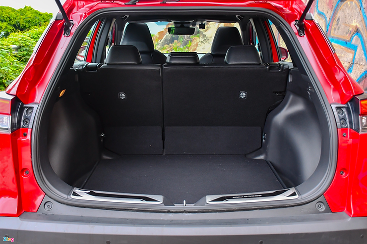 Khoang hành lý xe Toyota Corolla Cross rộng rãi