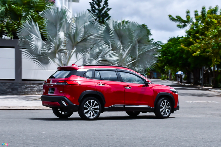 Đánh giá xe Toyota Corolla Cross 1.8V bản cao cấp có gì đặc biệt?
