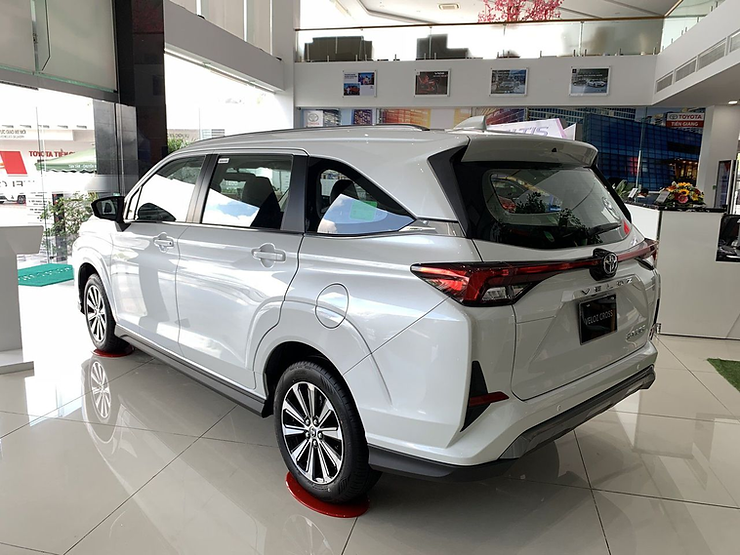 Thiết kế phần đuôi xe mở rộng với đèn LED