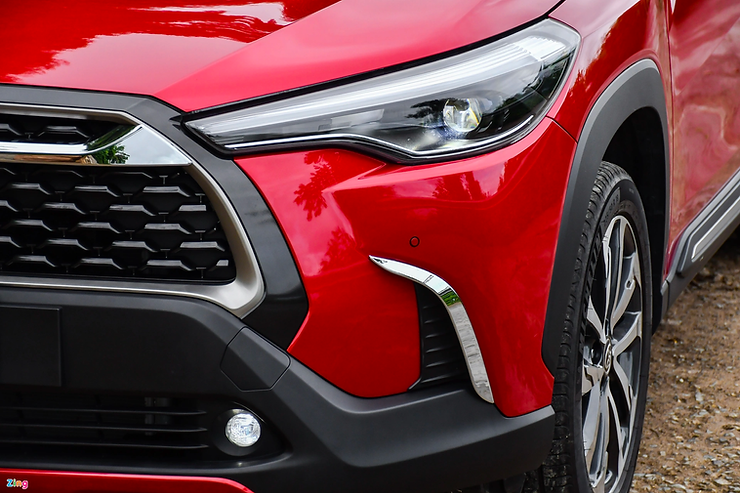 Đèn trước xe Toyota Cross